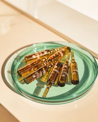 ✨ Cítiš, že ti vlasy vypadávajú viac než zvyčajne? Je tu vlasová kúra, ktorá pomôže 🌿💪 7 ampuliek plných zázračných...